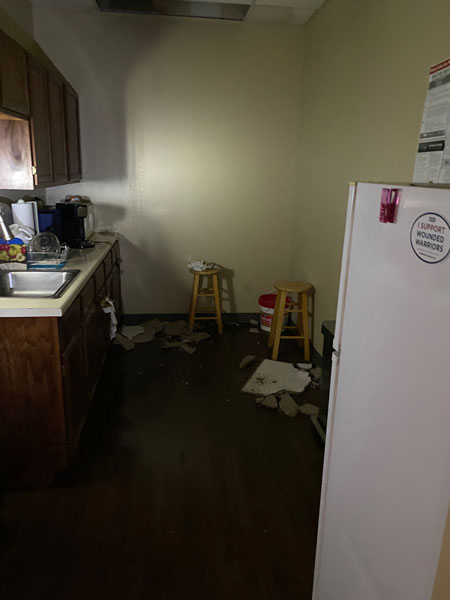debris in bifstl kitchen